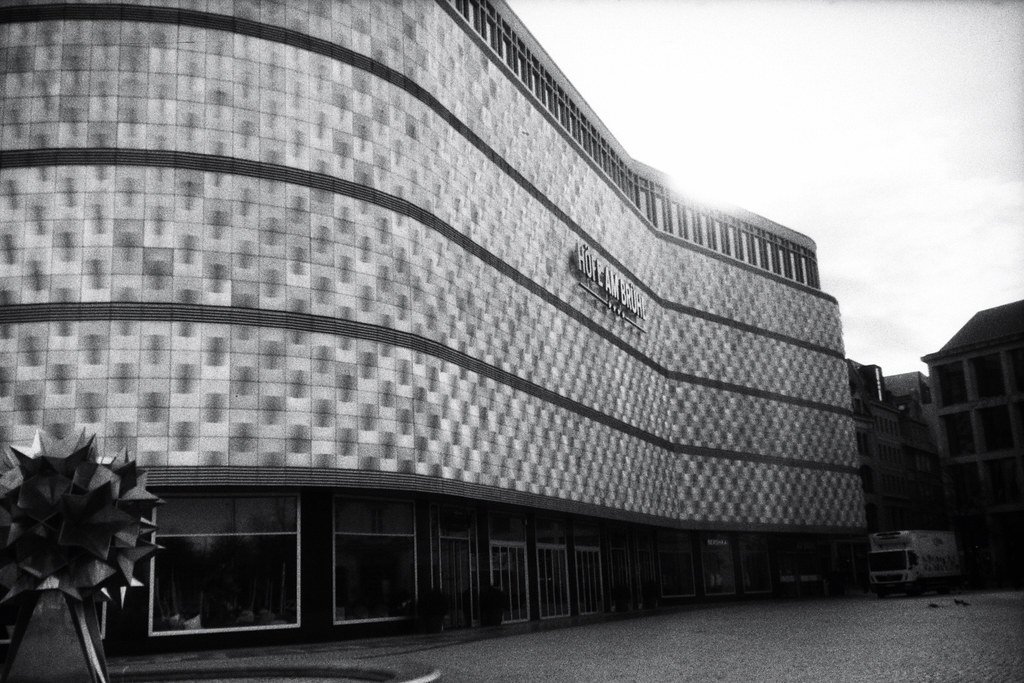 analog photography: Leipzig Höfe am Brühl / Tin can (department store)
