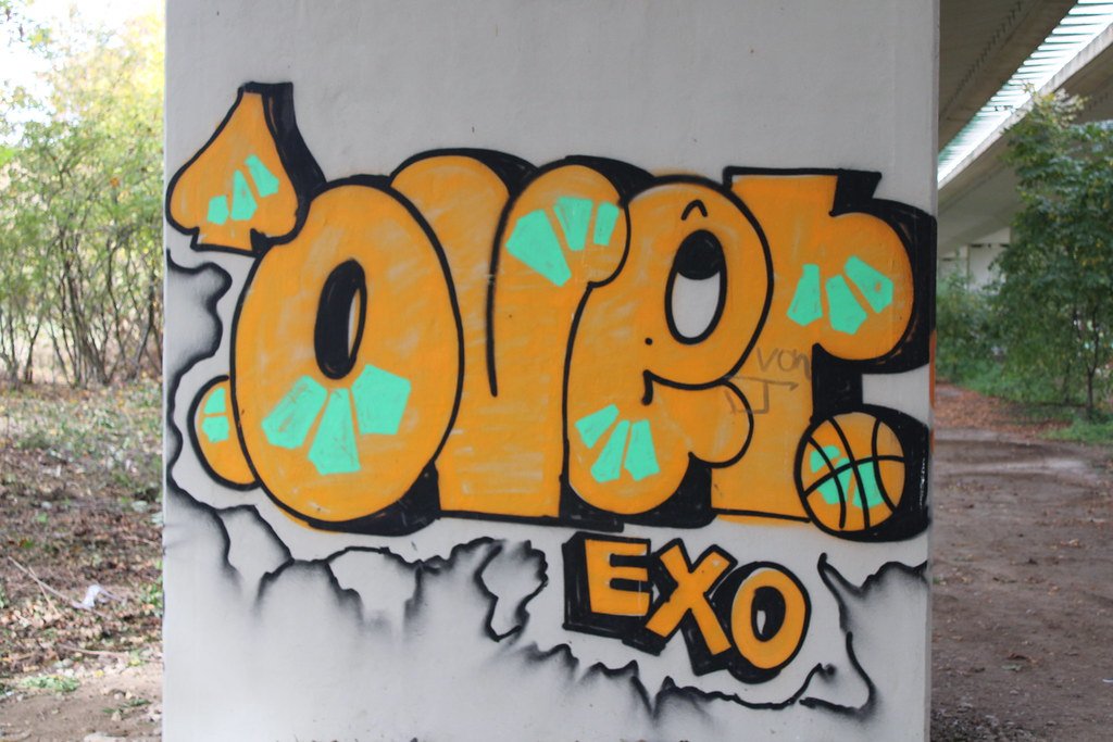 Graffiti OVER EXO