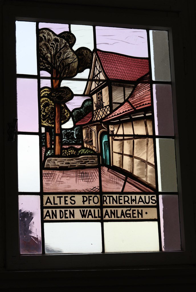 Glass Art: “Old Gatehouse at the Wall Gardens” in the New City Hall in Nordhausen
